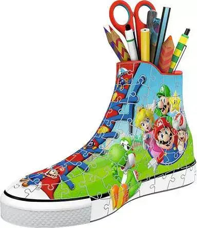 puzzle 3D Super Mario espadrille, sneaker amusante et colorée utilisée comme pot à crayons.