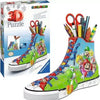Puzzle 3D Super Mario espadrille avec crayons et ciseaux dans une chaussure colorée.