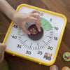 Minuteur visuel magnétique avec une main réglant le temps à 10 minutes.
