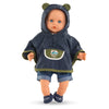 poncho de pluie petit explorateur sur un poupon Corolle avec capuche en bleu marine et ours