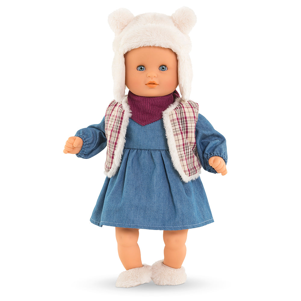 Ensemble hiver petit explorateur 30 cm sur une poupée avec bonnet et gilet en fausse fourrure.