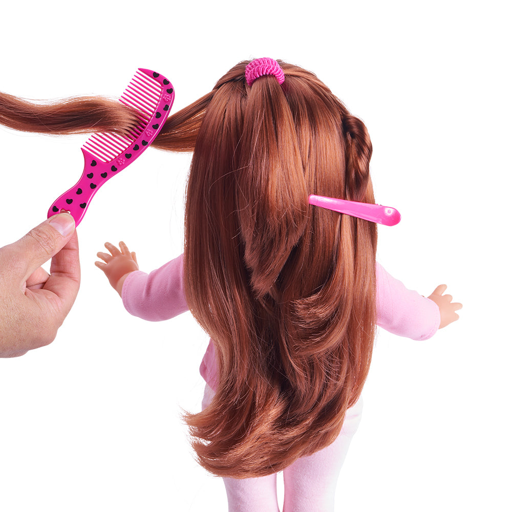 Coffret coiffure Corolle avec une poupée aux longs cheveux, peignée avec un peigne rose.