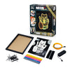kit créatif Maneki-neko néon comprenant des outils et accessoires pour créer une décoration kawaii.