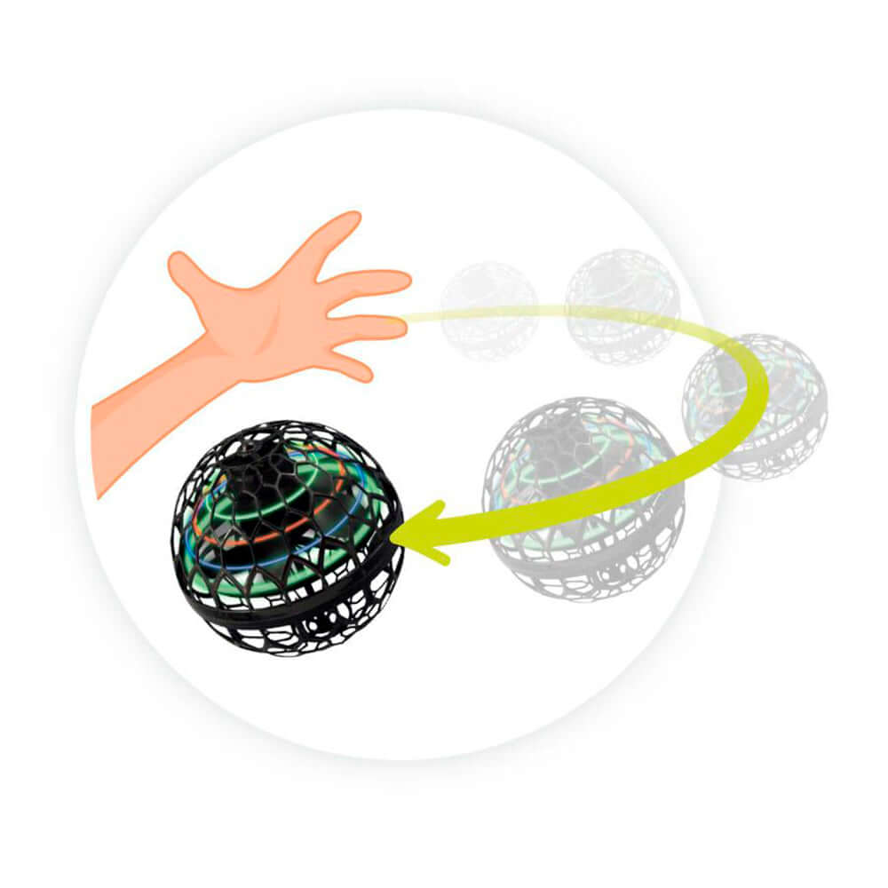 Balle volante lumineuse Buki en vol, main lançant la balle avec une trajectoire verte.