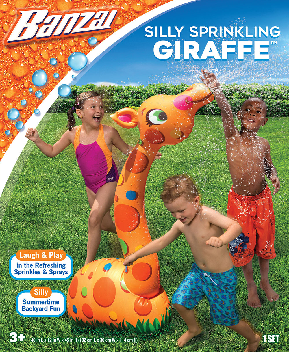 girafe à jets d'eau Banzai avec enfants jouant et s'amusant en été