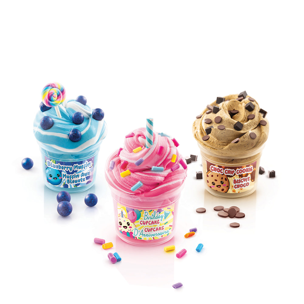 Kit slime gourmand avec des slimes en forme de cupcakes colorés, parfumés et décorés.