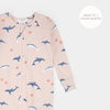 Dormeuse convertible dauphins en rose pâle avec imprimé de dauphins et étoile de mer, coupe ajustée.