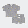 ensemble short bébé imprimé pelleteuses avec t-shirt à manches courtes et short assorti en gris ciment