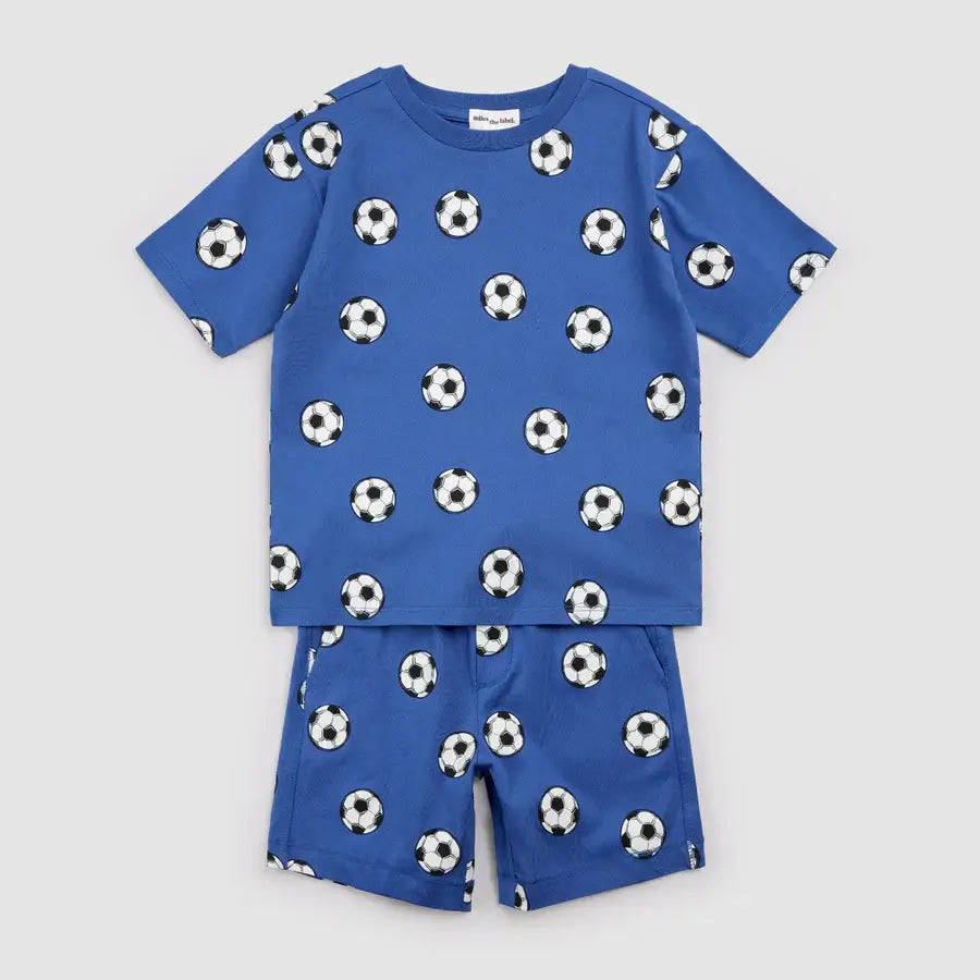 Ensemble short bleu royal à imprimé ballons de soccer, idéal pour les activités sportives à la maison.