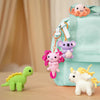 Ensemble crochet licorne avec animaux en crochet colorés sur un sac à dos.