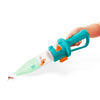 Aspirateur d'insectes pour enfants en action, attrapant un insecte avec son design coloré et convivial.
