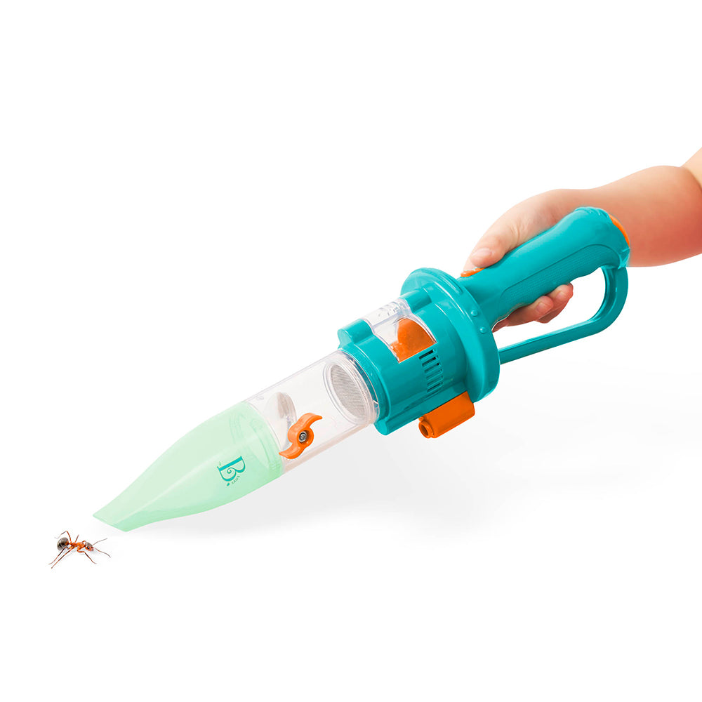 Aspirateur d'insectes pour enfants en action, attrapant un insecte avec son design coloré et convivial.