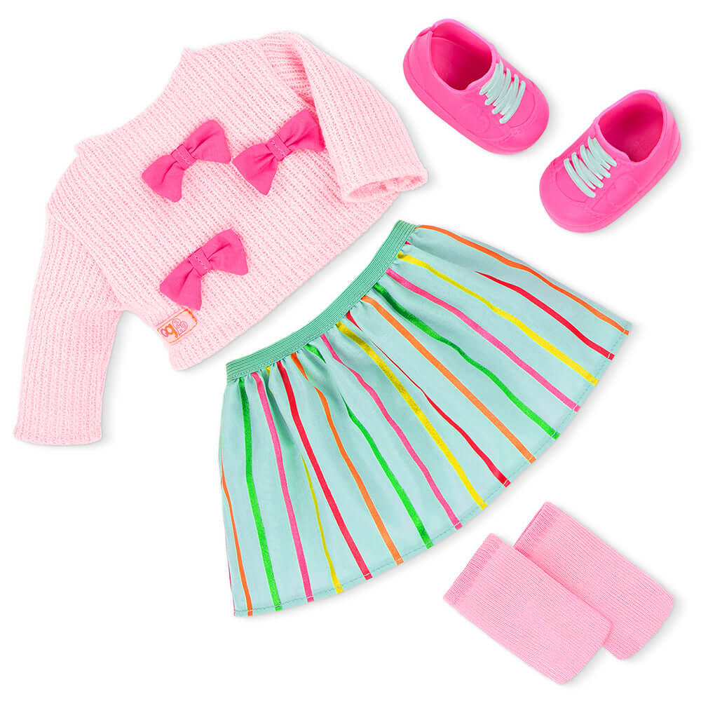 Ensemble de vêtements pour poupée Kat Our Generation, comprenant un pull rose, une jupe rayée et des chaussures roses.