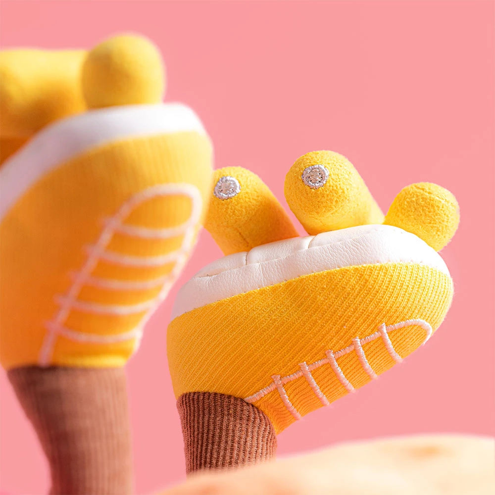 Détails des patins à roulettes Jellycat Amuseables Sun, avec un look coloré et amusant.