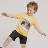 T-shirt jaune Monaco 78 porté par un enfant, dégageant une ambiance estivale, parfait pour le week-end.