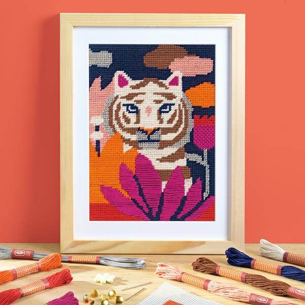 Atelier 64 - Canevas - Fauve, initiation au canevas moderne avec un tigre coloré en décor.