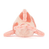 Jellycat Fancy Carp, peluche doux en forme de carpe, arrière vue mettant en évidence sa texture et ses couleurs.