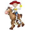 Jessie Bourrasque Toy Story 5 figurine sur son cheval avec chapeau rouge et sourires