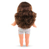 Vue arrière de la poupée Corolle 36cm avec cheveux bouclés et short fleuri.