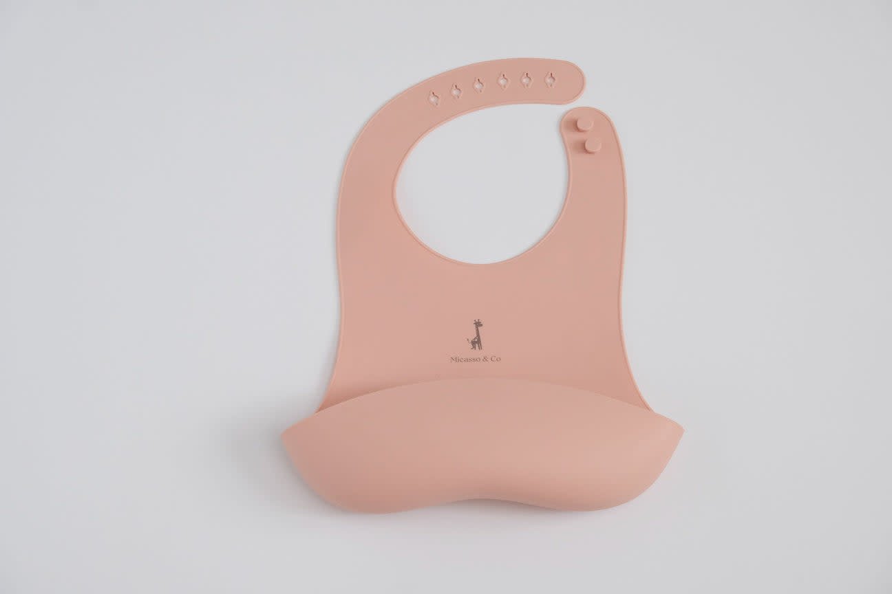 Bavoir ajustable en silicone rose