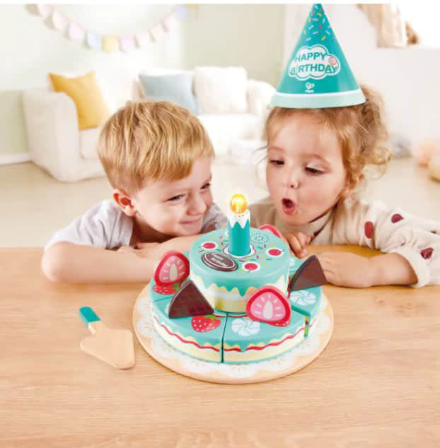 INTERACTIVE HAPPY BIRTHDAY CAKE