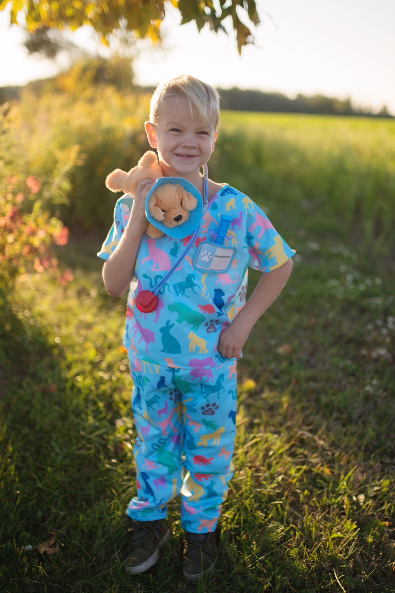 VETERINARIAN SCRUBS WITH ACCESSORIES